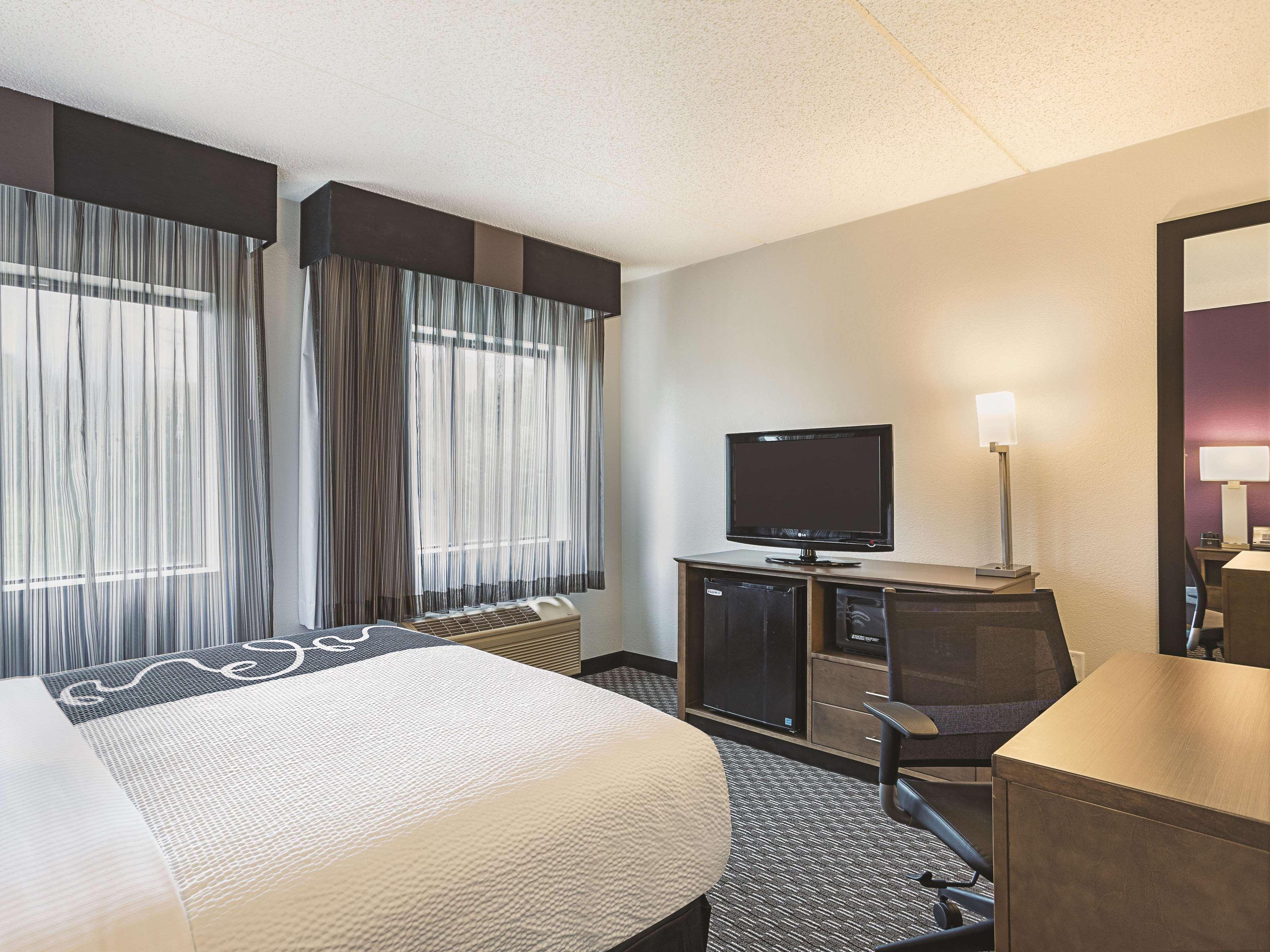 La Quinta By Wyndham Baltimore BWI Airport Линтикам Экстерьер фото