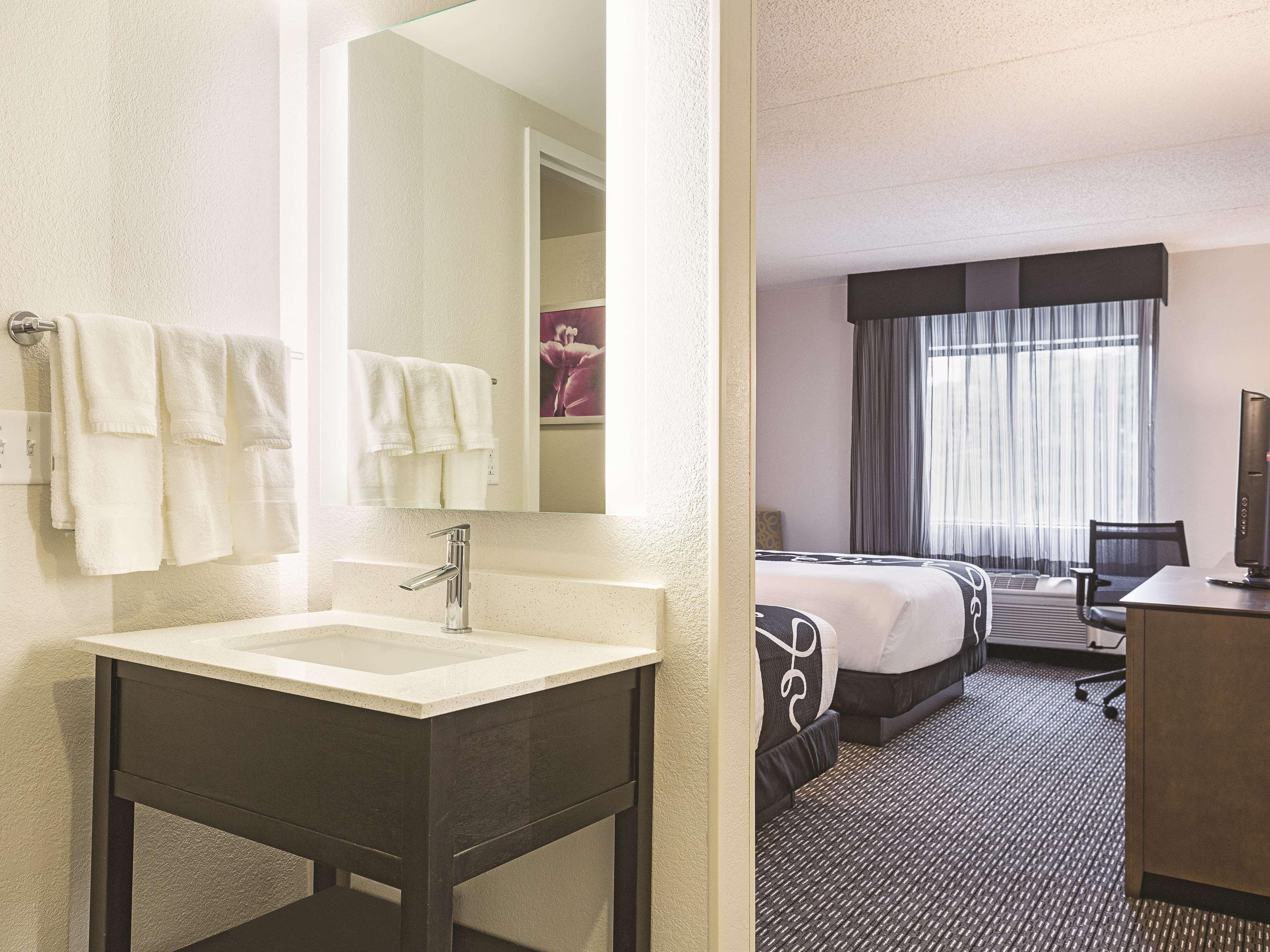 La Quinta By Wyndham Baltimore BWI Airport Линтикам Экстерьер фото